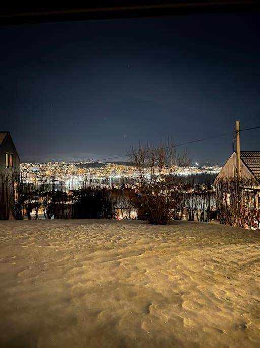 Aurora Apartment Very Close To Cable Car And Sherpatrappa Tromsø Exterior foto