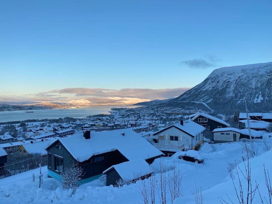 Aurora Apartment Very Close To Cable Car And Sherpatrappa Tromsø Exterior foto