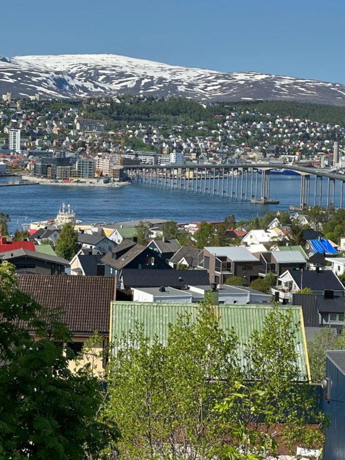 Aurora Apartment Very Close To Cable Car And Sherpatrappa Tromsø Exterior foto